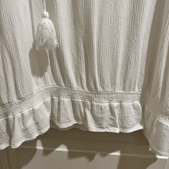 White top with tassels - Picture 3 of 6
